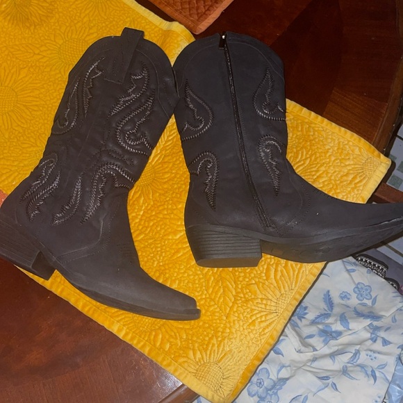 Avenue Shoes - Ladies black mid calf zipper boots